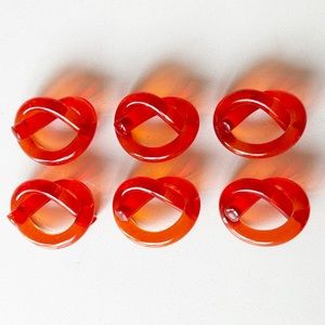6 Dorothy Thorpe Lucite Pretzel Napkin Rings
